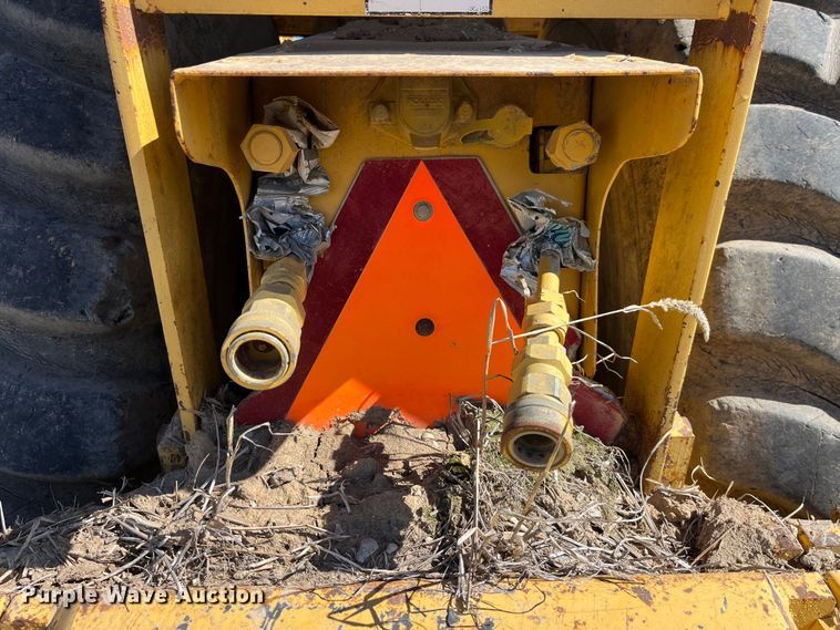 image for item LE9032 2005 John Deere  2112E scraper