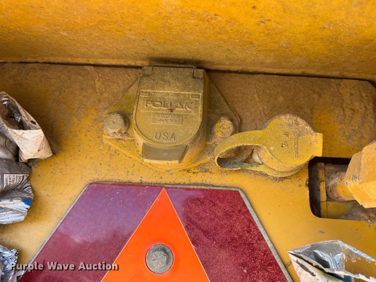 image for item LE9032 2005 John Deere  2112E scraper