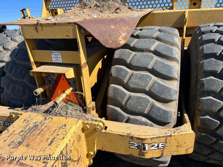 image for item LE9032 2005 John Deere  2112E scraper