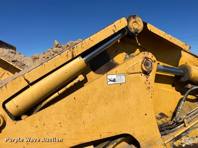 image for item LE9032 2005 John Deere  2112E scraper