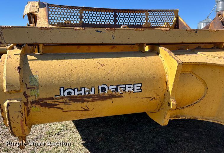 image for item LE9032 2005 John Deere  2112E scraper