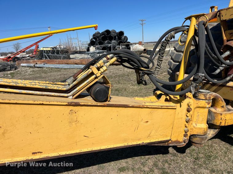 image for item LE9032 2005 John Deere  2112E scraper