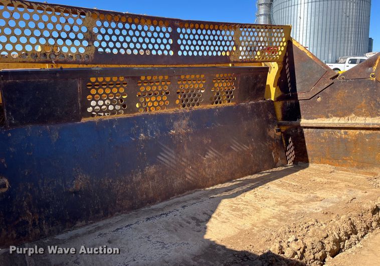 image for item LE9032 2005 John Deere  2112E scraper