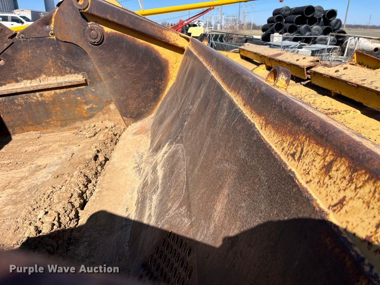 image for item LE9032 2005 John Deere  2112E scraper