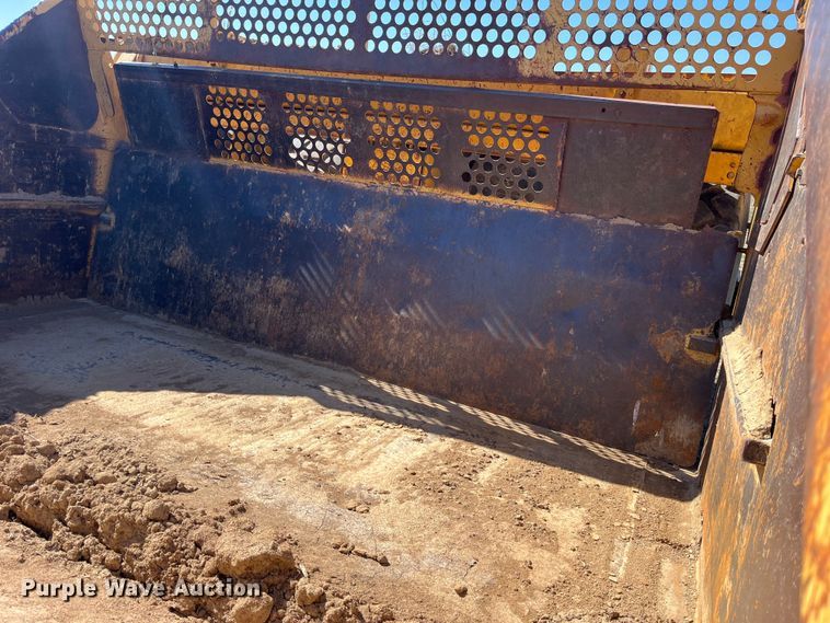 image for item LE9032 2005 John Deere  2112E scraper