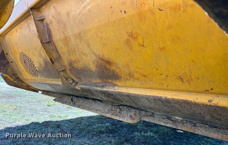 image for item LE9032 2005 John Deere  2112E scraper