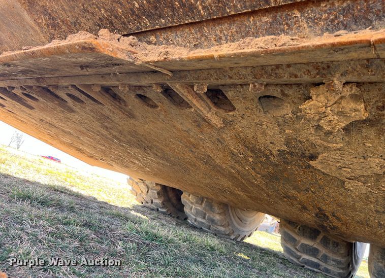 image for item LE9032 2005 John Deere  2112E scraper