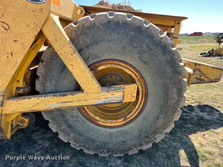 image for item LE9032 2005 John Deere  2112E scraper