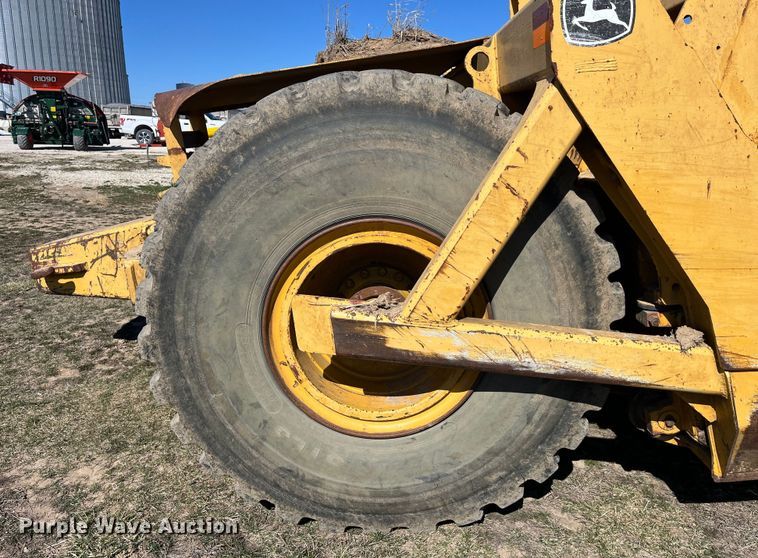 image for item LE9032 2005 John Deere  2112E scraper