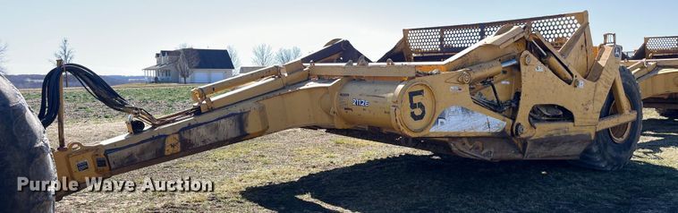 image for item LE9033 2005 John Deere  2112E scraper