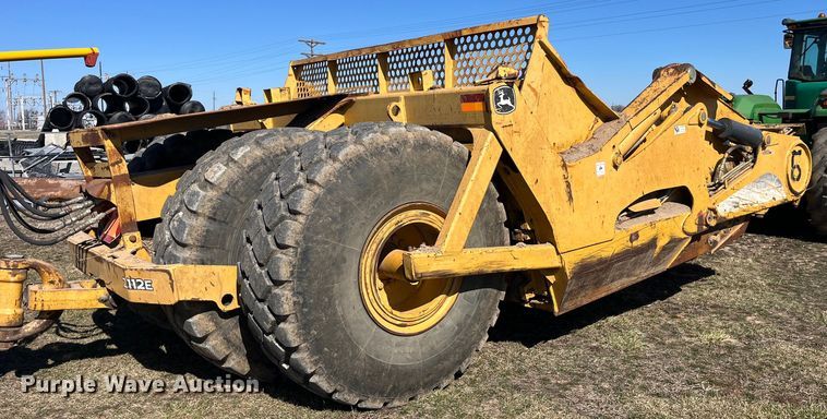 image for item LE9033 2005 John Deere  2112E scraper