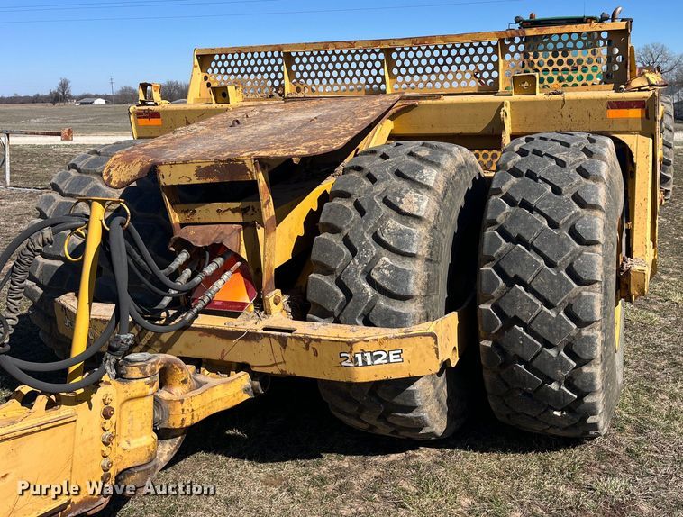 image for item LE9033 2005 John Deere  2112E scraper