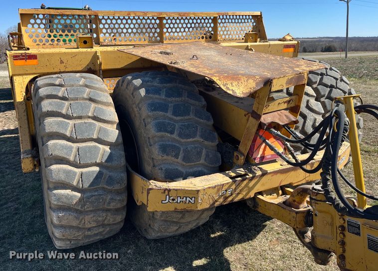 image for item LE9033 2005 John Deere  2112E scraper