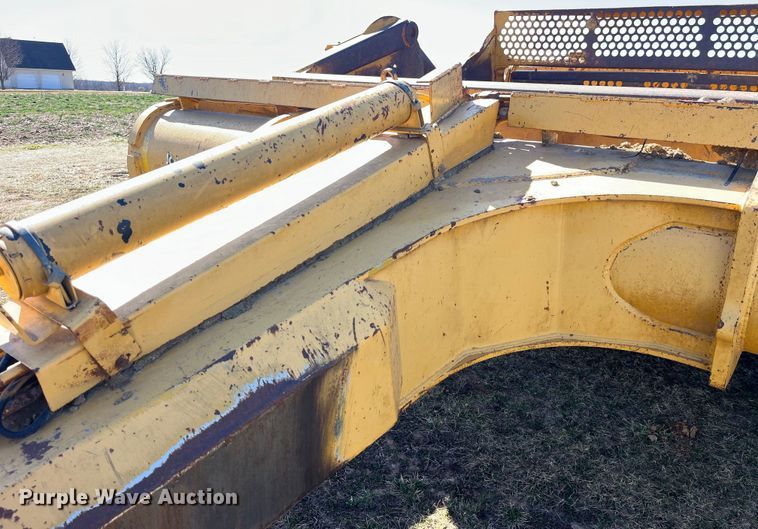 image for item LE9033 2005 John Deere  2112E scraper