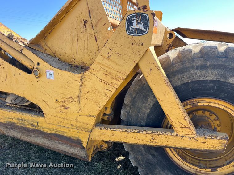 image for item LE9033 2005 John Deere  2112E scraper