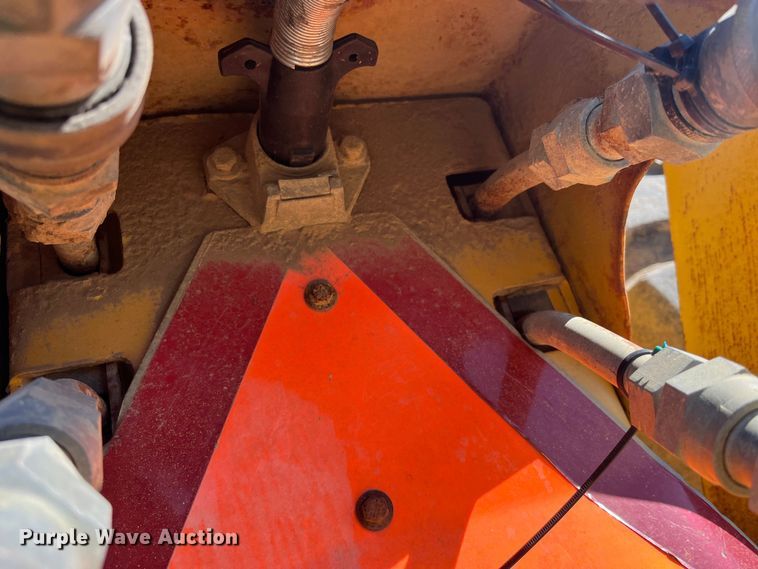 image for item LE9033 2005 John Deere  2112E scraper