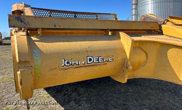 image for item LE9033 2005 John Deere  2112E scraper