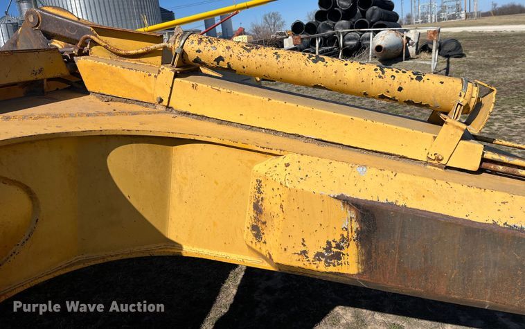 image for item LE9033 2005 John Deere  2112E scraper