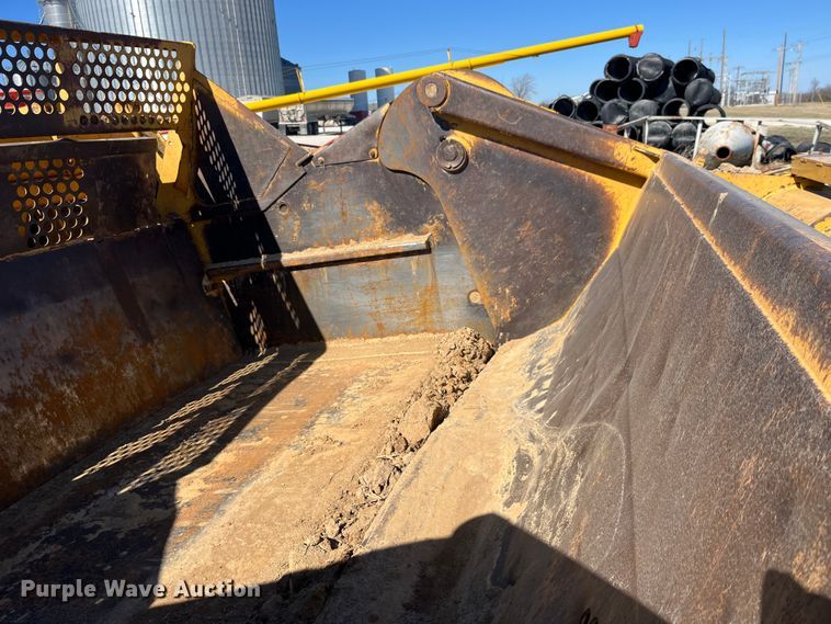 image for item LE9033 2005 John Deere  2112E scraper