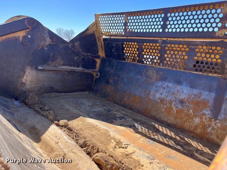 image for item LE9033 2005 John Deere  2112E scraper