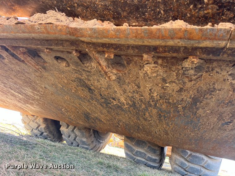 image for item LE9033 2005 John Deere  2112E scraper