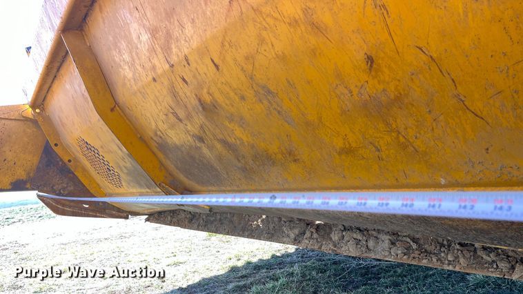 image for item LE9033 2005 John Deere  2112E scraper