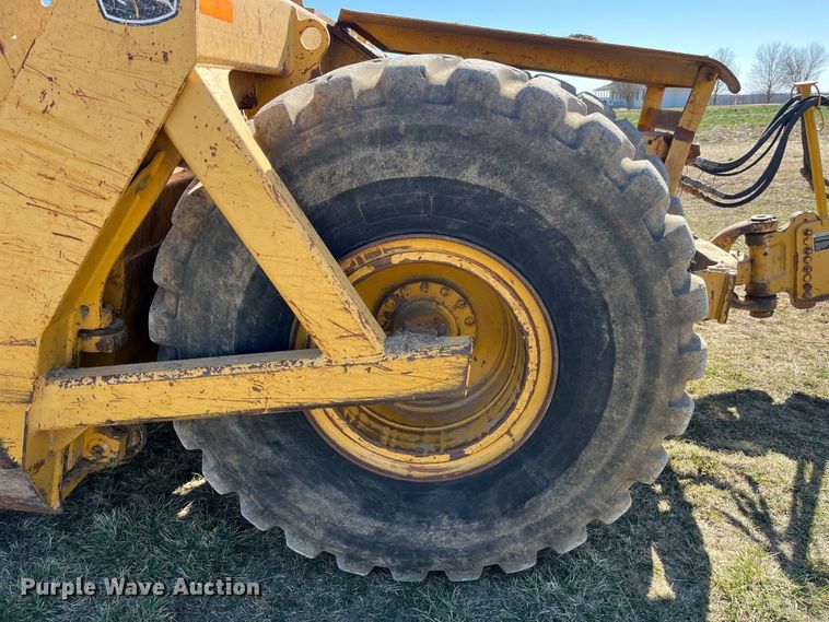 image for item LE9033 2005 John Deere  2112E scraper