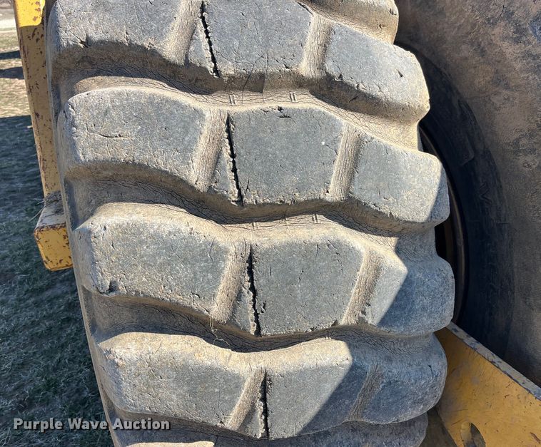 image for item LE9033 2005 John Deere  2112E scraper