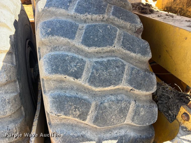 image for item LE9033 2005 John Deere  2112E scraper