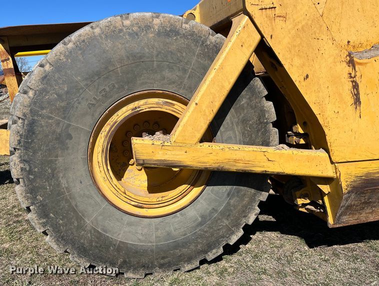 image for item LE9033 2005 John Deere  2112E scraper