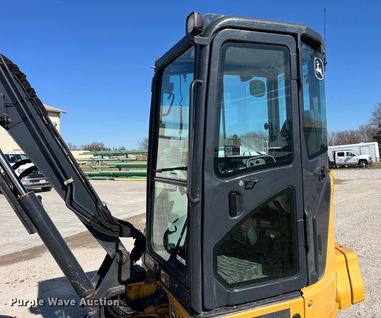 image for item LE9036 2015 John Deere 35G mini excavator