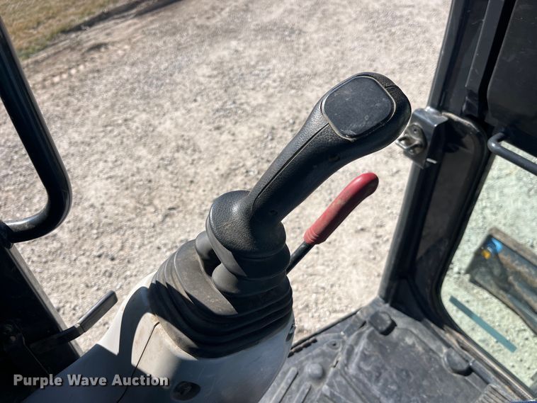 image for item LE9036 2015 John Deere 35G mini excavator