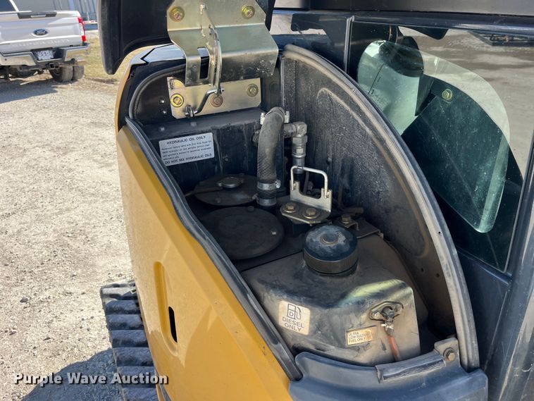 image for item LE9036 2015 John Deere 35G mini excavator