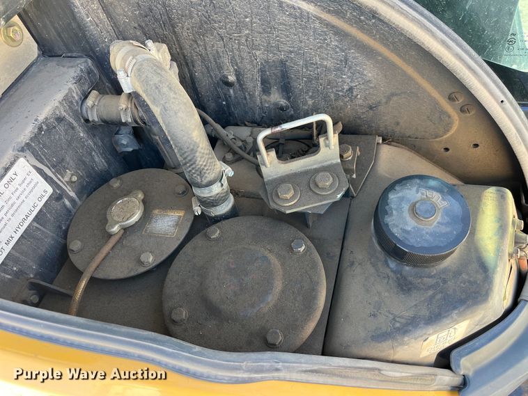 image for item LE9036 2015 John Deere 35G mini excavator