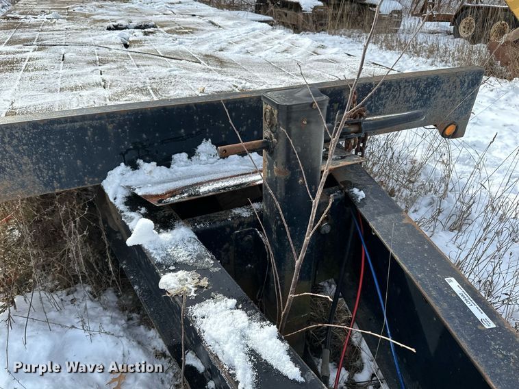 image for item LO9492 2002 Towmaster  T50 equipment trailer