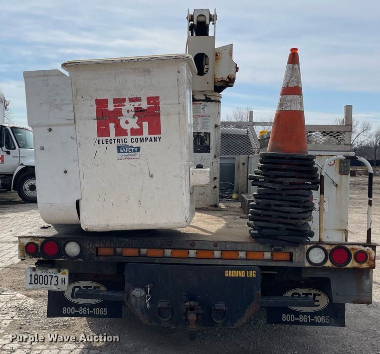image for item LV9993 2016 Dodge Ram 5500HD bucket truck