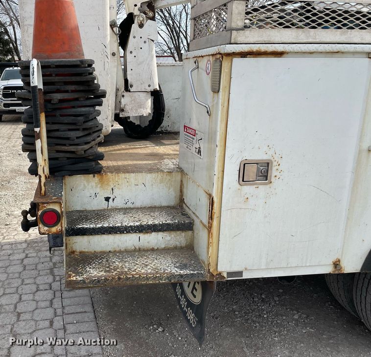 image for item LV9993 2016 Dodge Ram 5500HD bucket truck