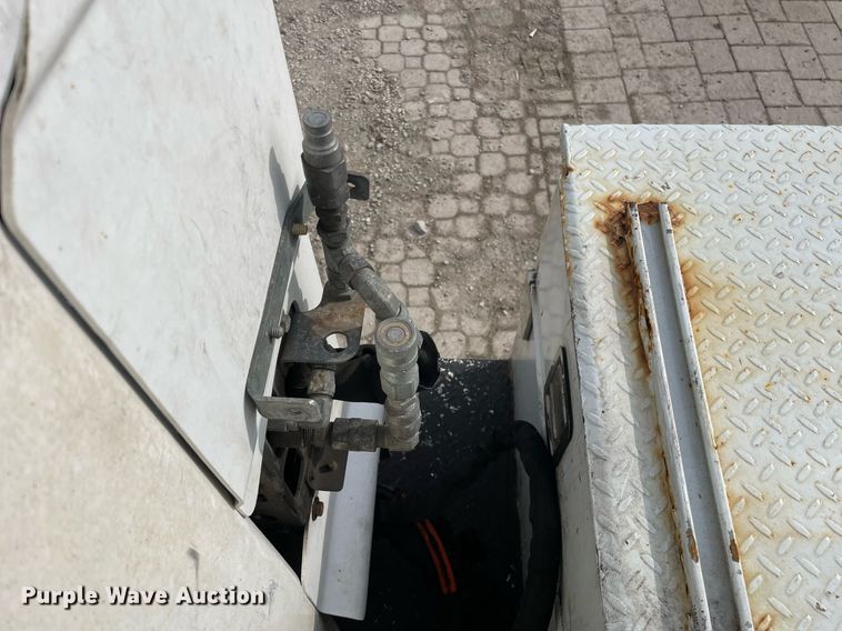 image for item LV9993 2016 Dodge Ram 5500HD bucket truck