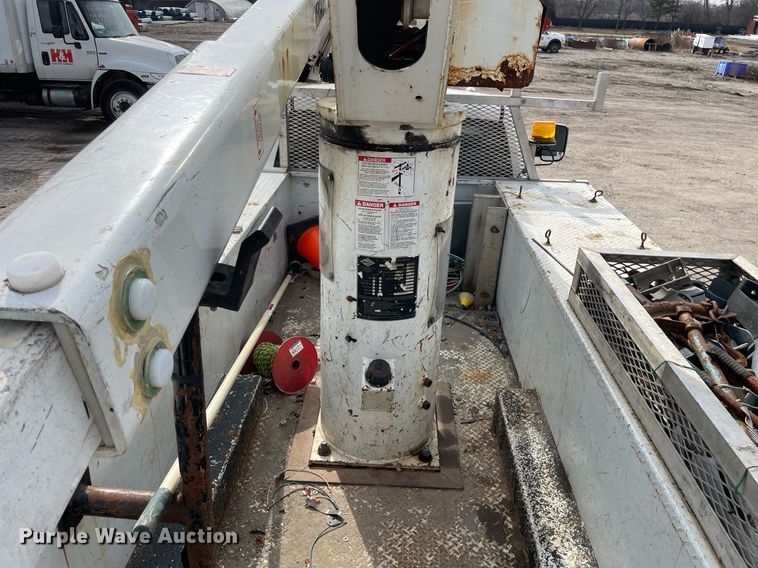 image for item LV9993 2016 Dodge Ram 5500HD bucket truck