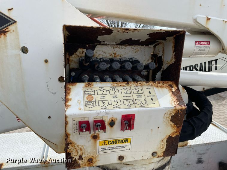 image for item LV9993 2016 Dodge Ram 5500HD bucket truck