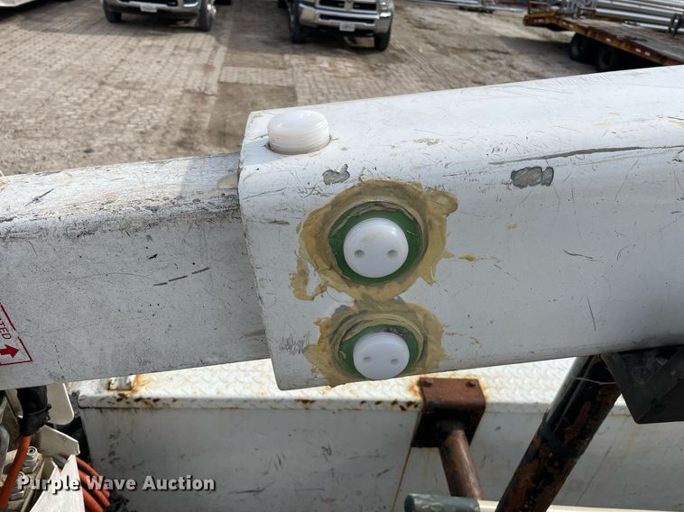 image for item LV9993 2016 Dodge Ram 5500HD bucket truck