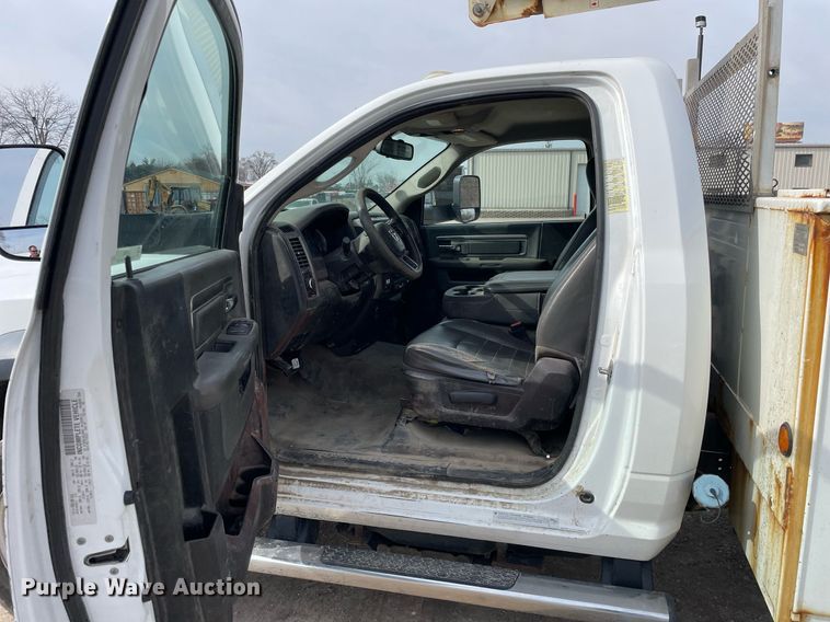 image for item LV9993 2016 Dodge Ram 5500HD bucket truck