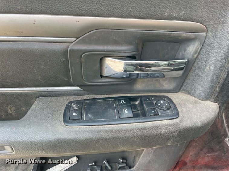 image for item LV9993 2016 Dodge Ram 5500HD bucket truck