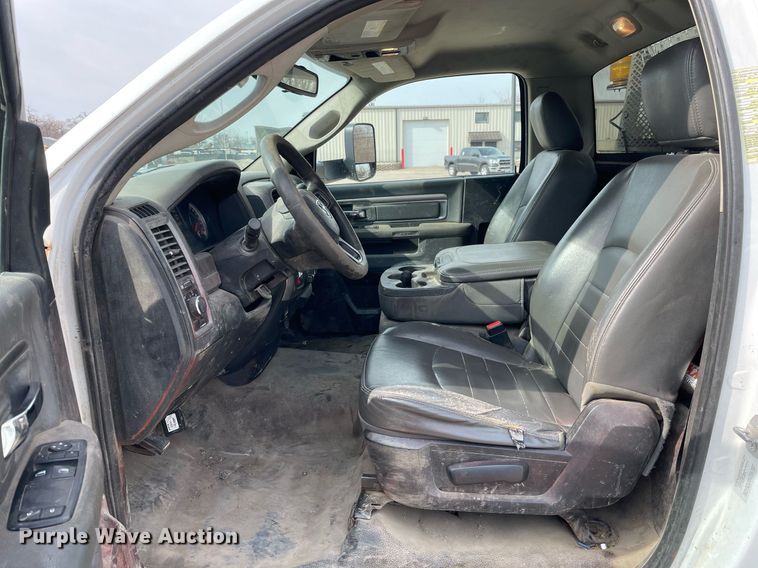 image for item LV9993 2016 Dodge Ram 5500HD bucket truck