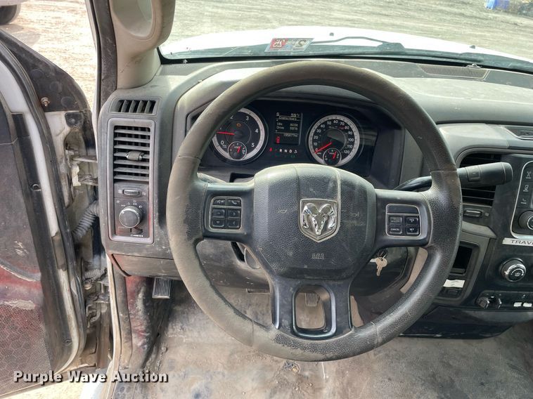 image for item LV9993 2016 Dodge Ram 5500HD bucket truck