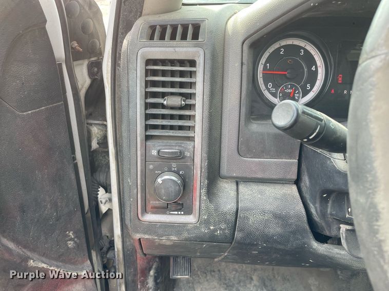 image for item LV9993 2016 Dodge Ram 5500HD bucket truck