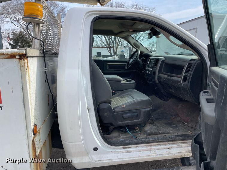 image for item LV9993 2016 Dodge Ram 5500HD bucket truck