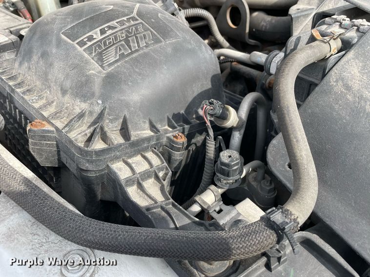 image for item LV9993 2016 Dodge Ram 5500HD bucket truck