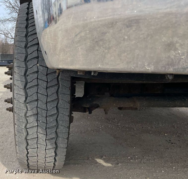 image for item LV9993 2016 Dodge Ram 5500HD bucket truck