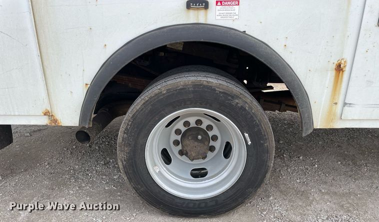 image for item LV9993 2016 Dodge Ram 5500HD bucket truck